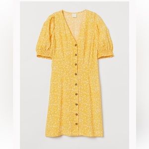 H&M Faux Vintage Yellow and White Short Sleeve Button Down Dress